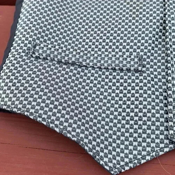 Five for 25 Newberry, formal, black and white vest in excellent used condition - Picture 2 of 6